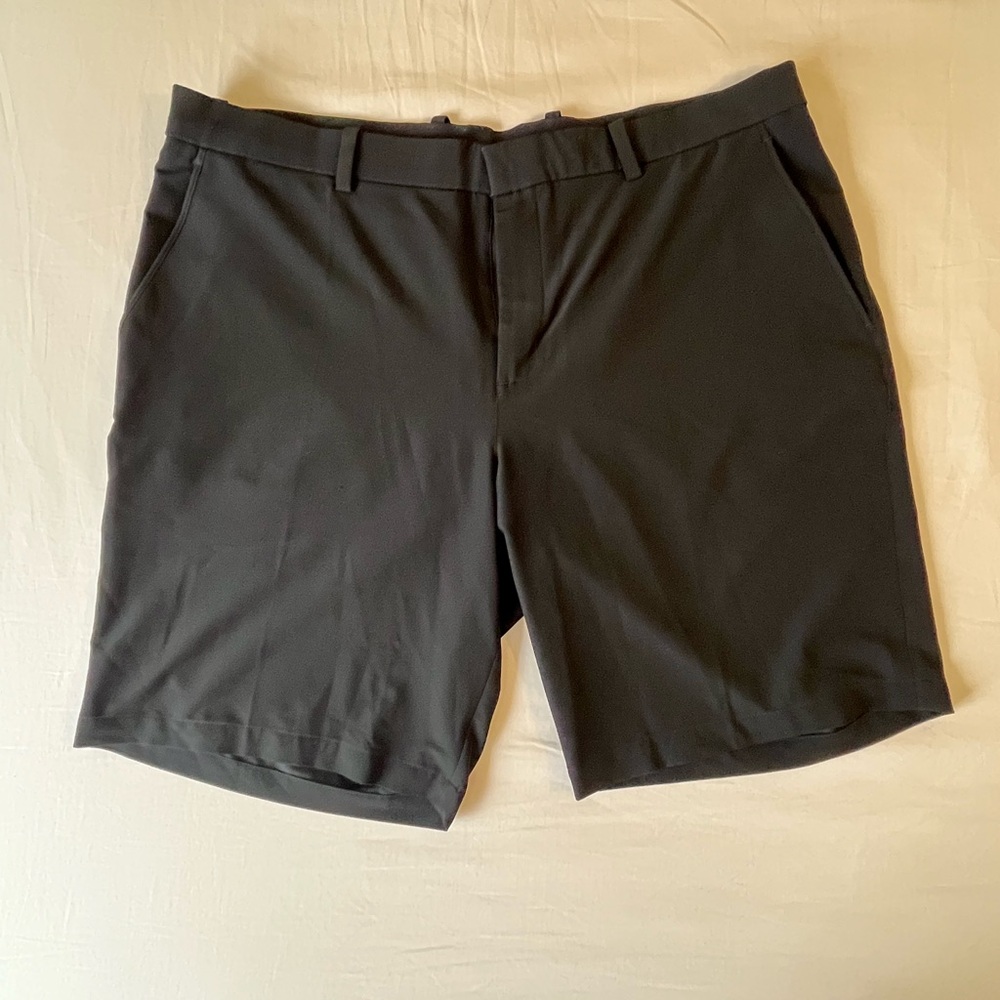 Nike Golf Men's Flat Front Dri-Fit Shorts size 40